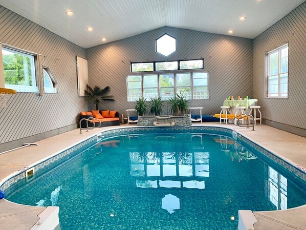 Piscina coperta, una piscina riscaldata