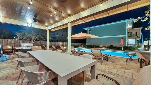 Outdoor dining - Dune'n Alright | Best Beach Access in Miramar! Private Pool | Close to Shopping! (Destin)