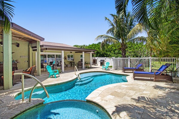 Lämmitetty uima-allas