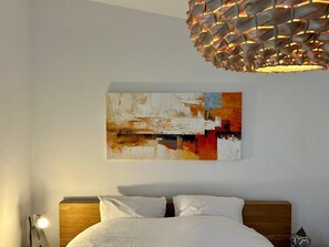 1 sovrum, skrivbord, strykjärn/strykbräda och internet