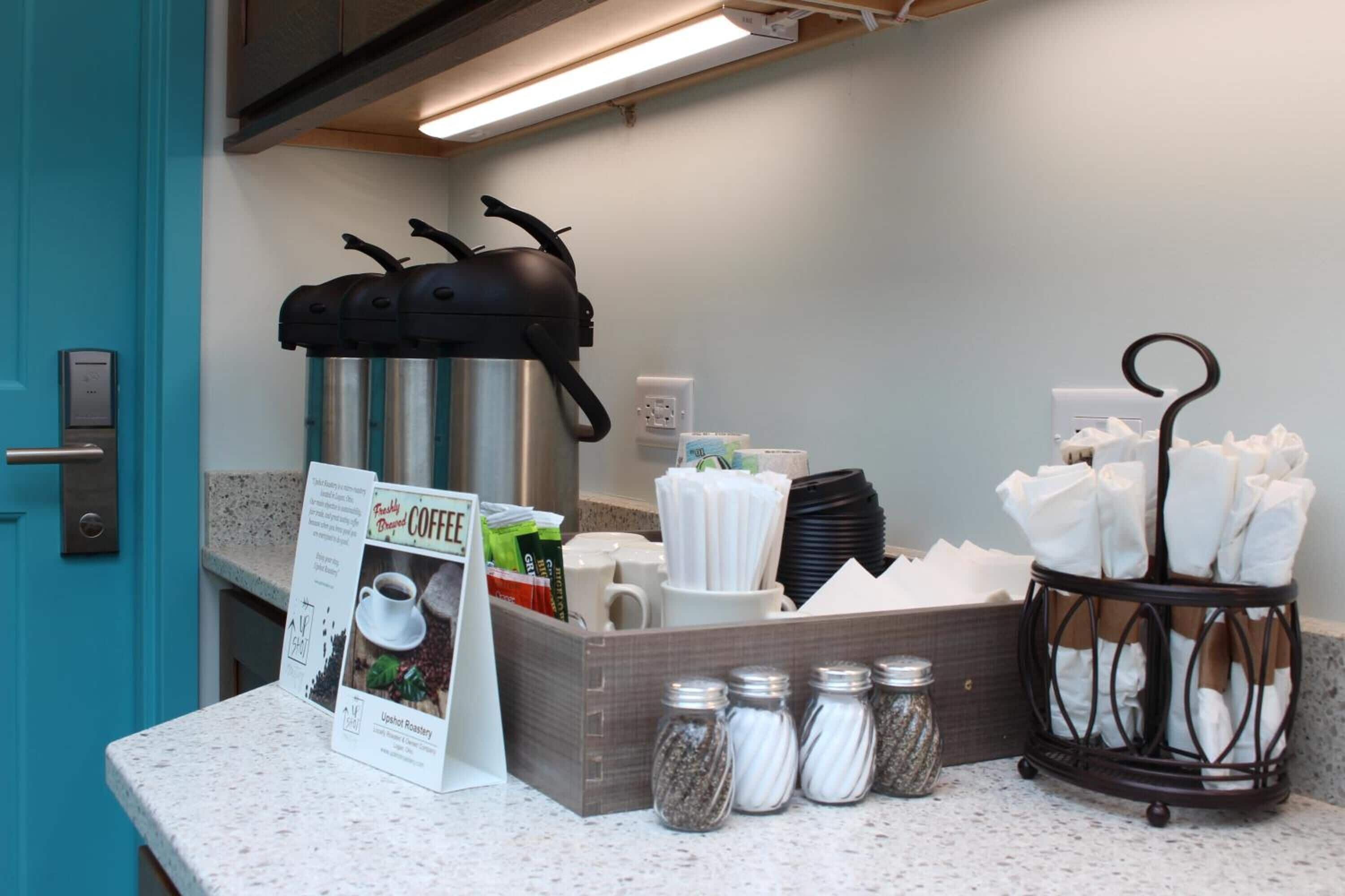 microwave, coffee/tea maker