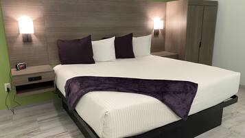 Room, 1 King Bed | Premium bedding, pillowtop beds, desk, laptop workspace