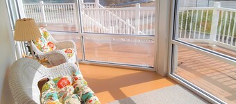 Historic Hardware Inn with River Views: Ely Suite