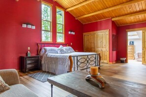 4 bedrooms, iron/ironing board, free WiFi, bed sheets