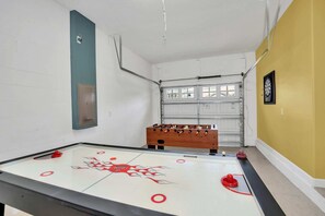 Game room - Modern Home, Big Pool Area Near Disney, CDC Cleaning 4cg456 (Davenport)