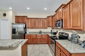 House (4 Bedrooms) | Private kitchen