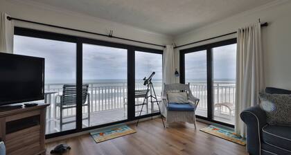 DIRECT Oceanfront / Penthouse/ Panoramic views of the Ocean/ Non Drive