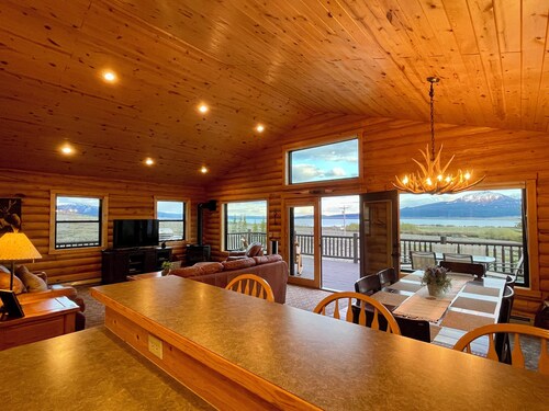 Elk Lake Lodge - Henry's Lake View - 20 miles from West Yellowstone!