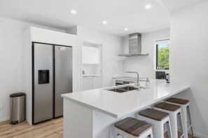 Frigorifero, microonde, lavastoviglie, tostapane