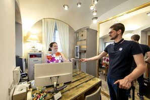 المنشأة من الداخل