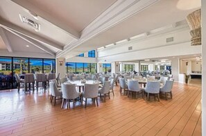 Dining - Beautiful Kelly Greens (Fort Myers)