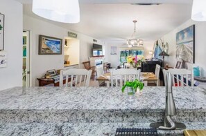 Interior - Beautiful Kelly Greens (Fort Myers)
