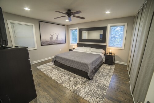 Modern 2BR home centrally located in historic Dubuque