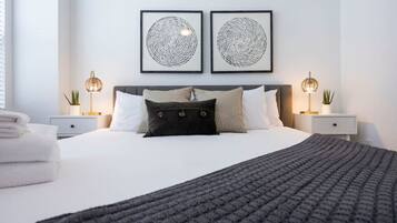 3 bedrooms, desk, iron/ironing board, travel crib