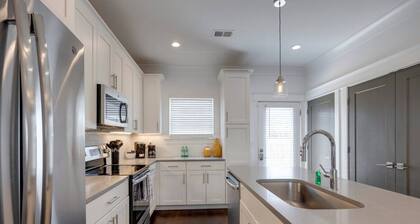 10 Mins To Broadway - Pet-Friendly Escape