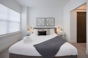 3 bedrooms, desk, iron/ironing board, travel cot