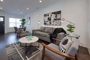 TV - 10 Mins To Broadway - Pet-Friendly Escape (Nashville)