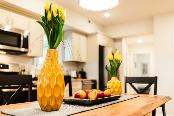 Dining - The Inn at Newton Highlands, boutique apartment-hotel (Newton)