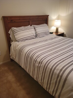 4 habitaciones, escritorio, tabla de planchar con plancha y wifi gratis 