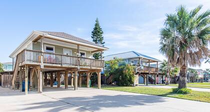 PRIVATE POOL! Heated pool. Sunset Views, Boat Parking, Clean & Tidy! Pets ok
