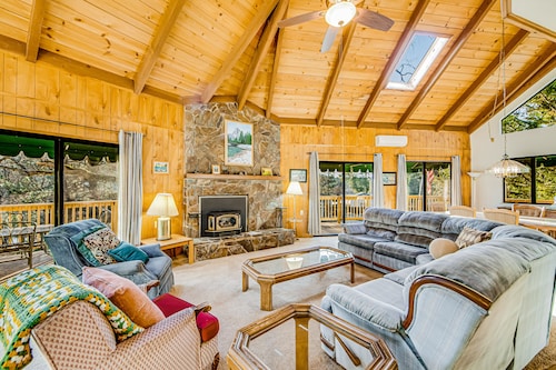 Unique retreat near the lake w/game room, two spacious decks, WiFi - 2 dogs OK
