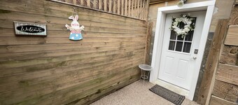 Lower level apt in Spectacular Log Home Estate