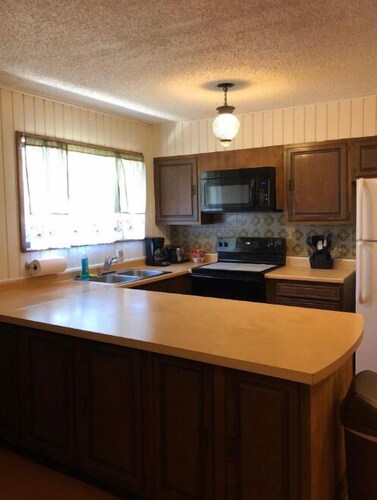 Comfortable and Secluded Home in Quiet Area