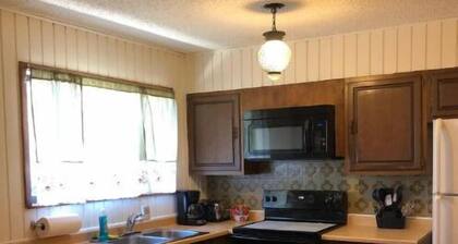 Comfortable and Secluded Home in Quiet Area