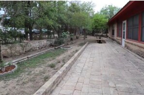 المنطقة المحيطة بالمنشأة