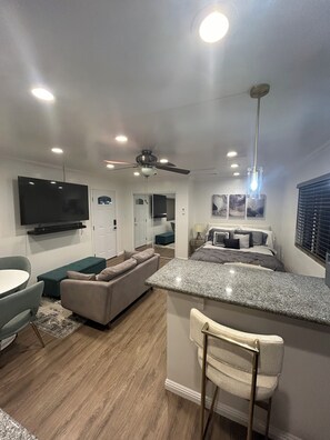 1 dormitorio, wifi gratis, ropa de cama y accesible en silla de ruedas