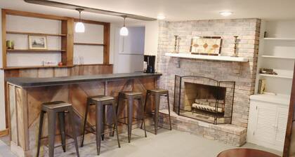 Hot Tub and Private Pool, 7 Bedroom, 4 Bathroom Home. Sleeps 16 comfortably.