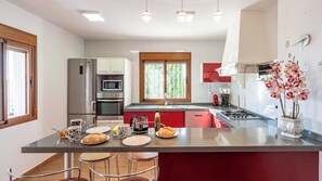 Fridge, microwave, oven, stovetop - Olivares Altos Sayalonga by Ruralidays (Málaga)