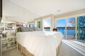 4 quartos, ferros/tábuas de passar roupa, berço de viagem