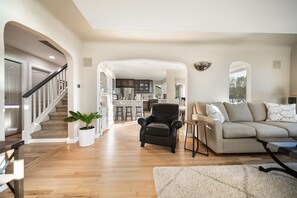 Smart TV, fireplace, stereo