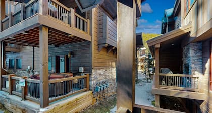 Ski-in/out mountainside chalet with 2 decks, private hot tub, & free shuttle