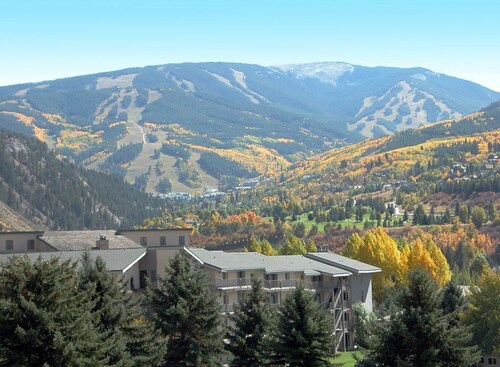 Luxury updated 2/2 Private skier shuttle to Vail and BC