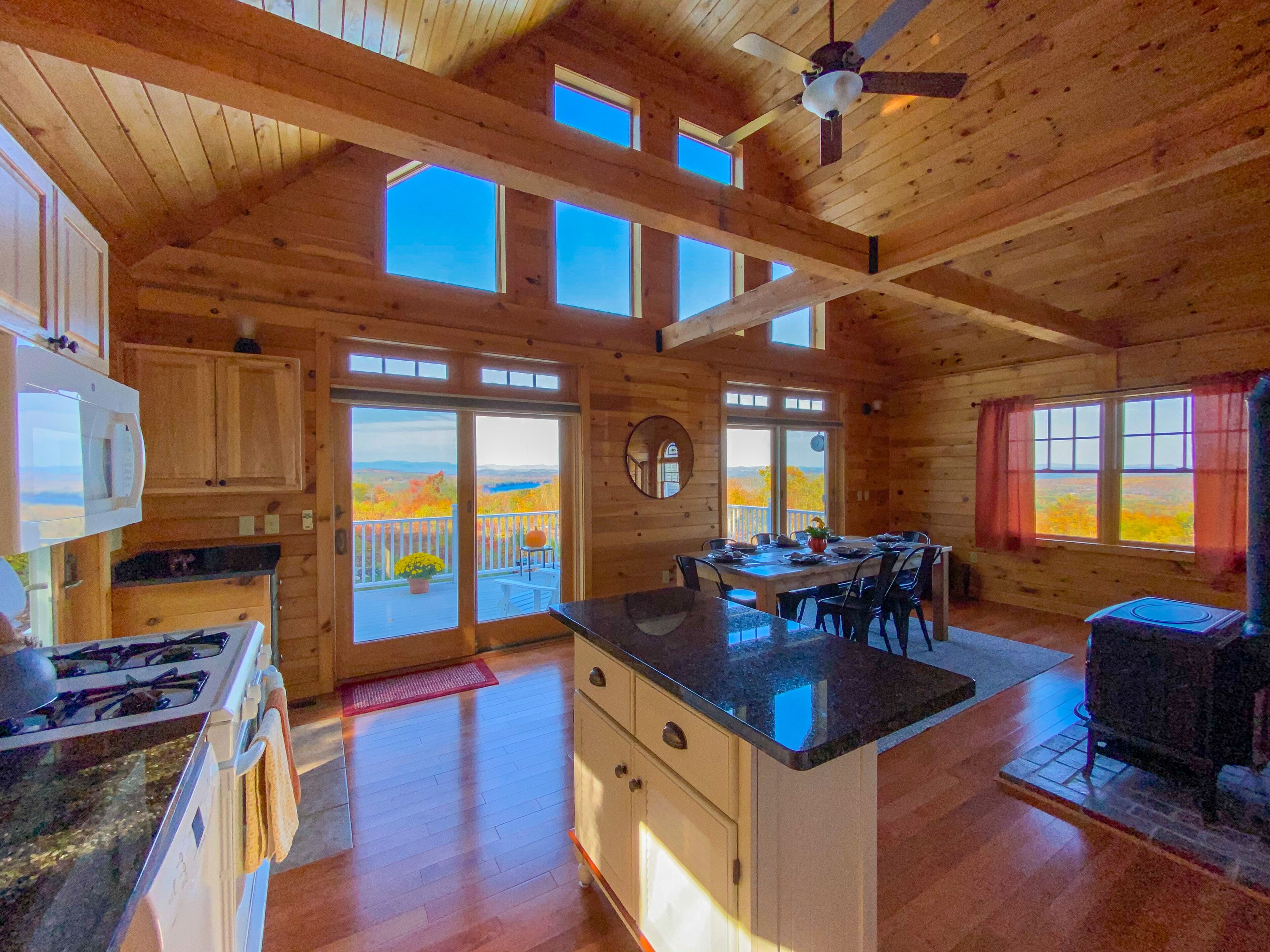 Dreamy Mountain Home Near Shawnee Peak w/ Hot Tub