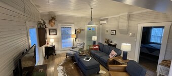 Bourbon Trail & Relaxing rural spot. Restored Farmhouse on 22 private acres.