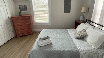 2 bedrooms, iron/ironing board, free WiFi, bed sheets