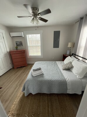 2 bedrooms, iron/ironing board, free WiFi, bed sheets