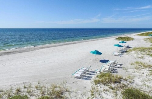 Siesta Escape - Ground Floor 2 BR 2 BA - on Inter-coastal and Free Trolley Stop 