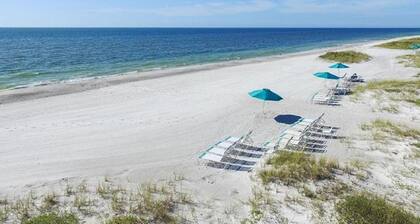 Siesta Escape - Ground Floor 2 BR 2 BA - on Inter-coastal and Free Trolley Stop