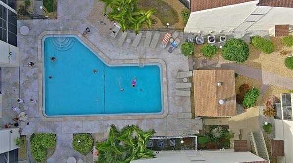 Piscina all'aperto, una piscina riscaldata