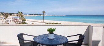 Casa Azzurra, a house by the sea in the heart of San Vito Lo Capo.