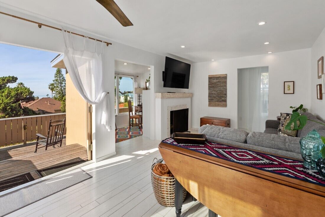 Ocean Deck off Living Room: Gas Fireplace, 4KTV, Sofa & Versatile Gate-Leg Table