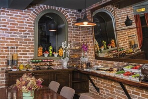 Dining - Meroddi Galata Mansion (Istanbul)