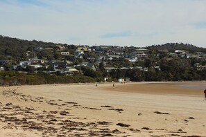 Beach nearby, sun-loungers, beach towels - Secluded Luxury (Greens Beach)
