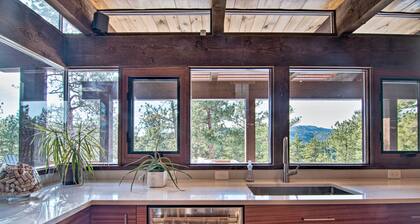 Chic Boulder Mountain Home w/ Hot Tub + Views