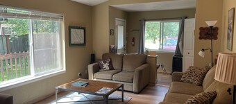 Cozy home along the adventure corridor to Glacier National Park