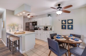 Dining - Fairway Terrace F-107: Waikoloa Condo Golf Course View With Pool (Waikoloa)